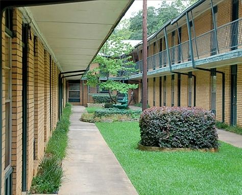 Courtyard Apartments: 1900 S Green St, Longview, TX 75602